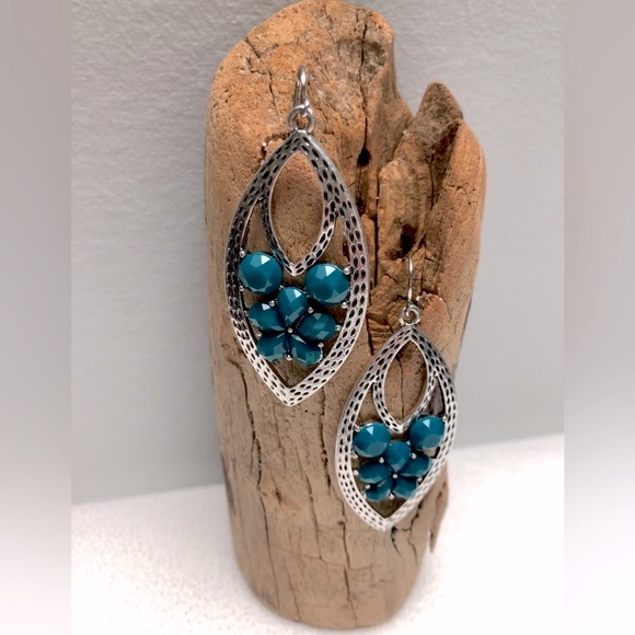 NWT Silver Teal Tooled Dangling Earrings - Picture 2 of 3